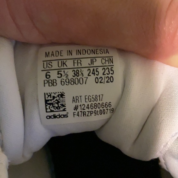 Adidas cloudfoam size 6 women’s fit like 7 - Picture 3 of 5